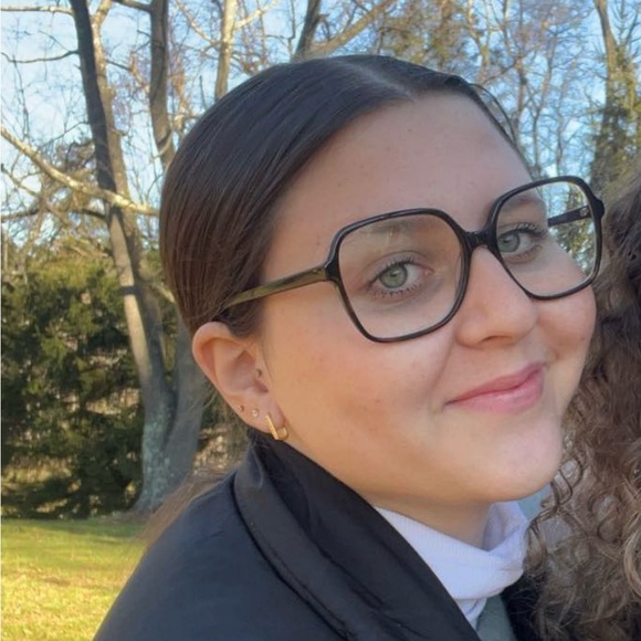 Meet your Posher, Brooke - Picture 1 of 1